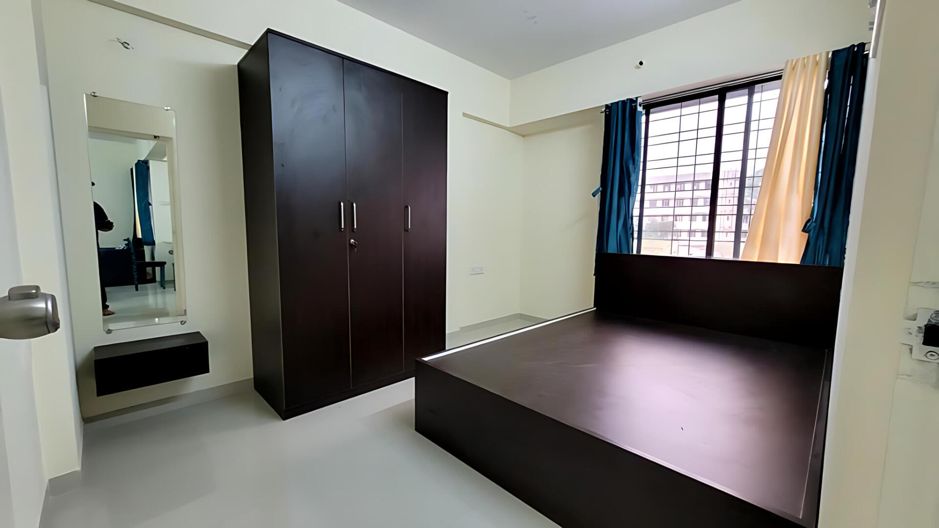 nqjzoim_1756971719_642546911_optOrig